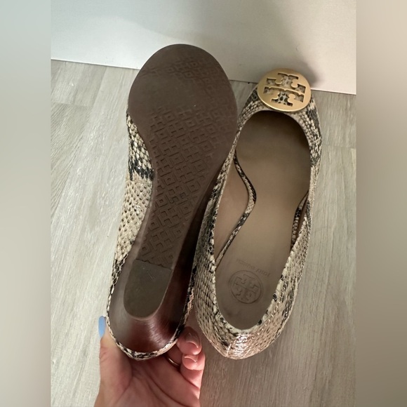 Tory Burch Julianne Snakeskin Wedge Heel Peep Toe Pumps Shoes Size 11M - Picture 8 of 13